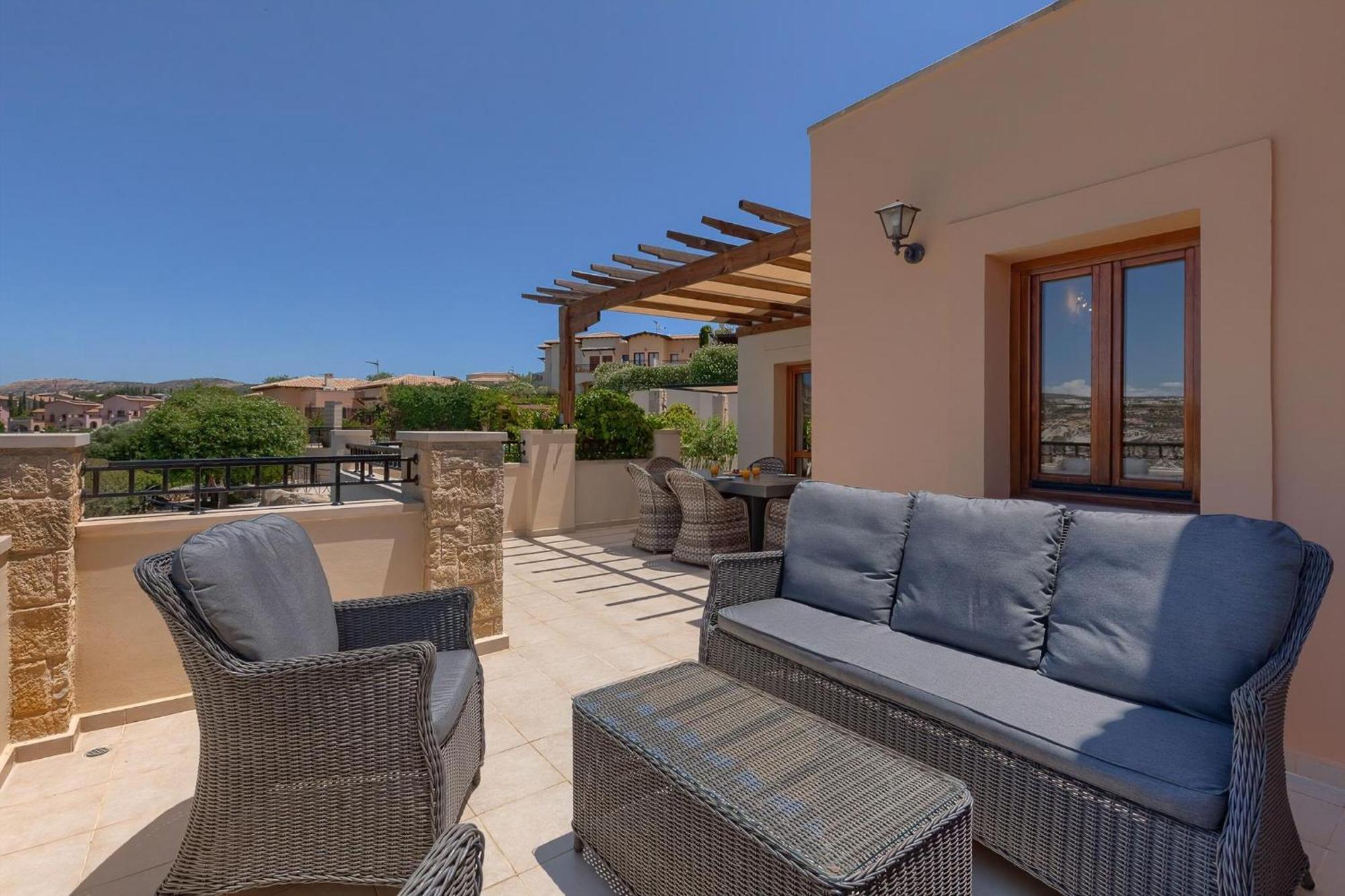 Aphrodite Hills Holiday Residences Junior Villas 3 Bedroom Junior Villa With Communal Pool - Fz02 *